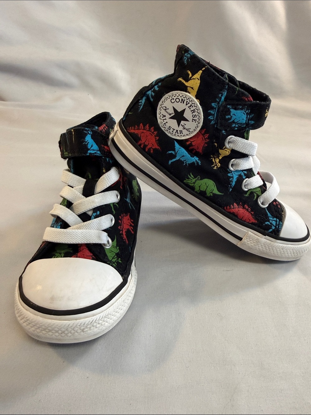 Converse - Kids Black High Top Sneakers with Multicolor Dinosaur Print